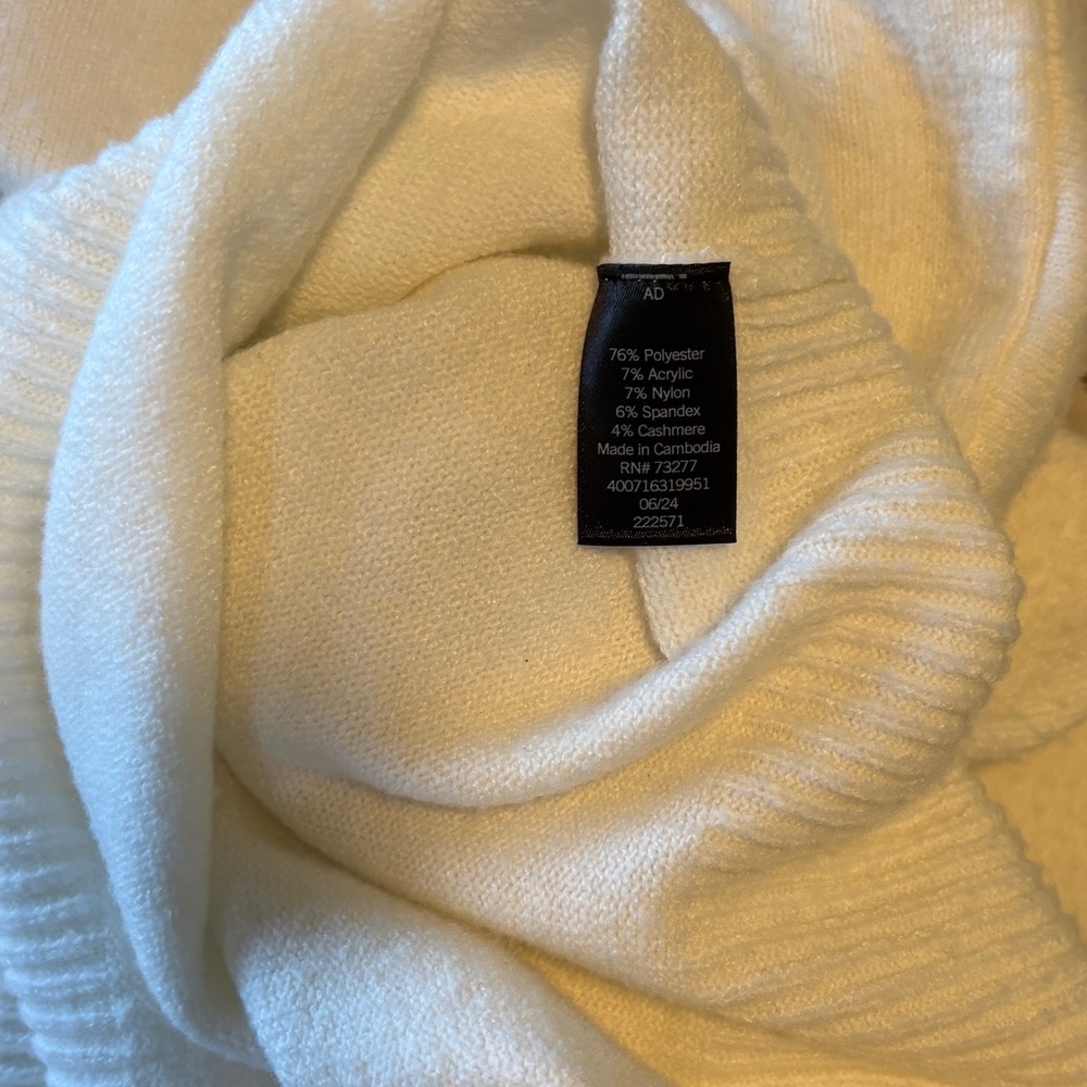 Simply Vera Collared Sweater - Picture 4 of 8